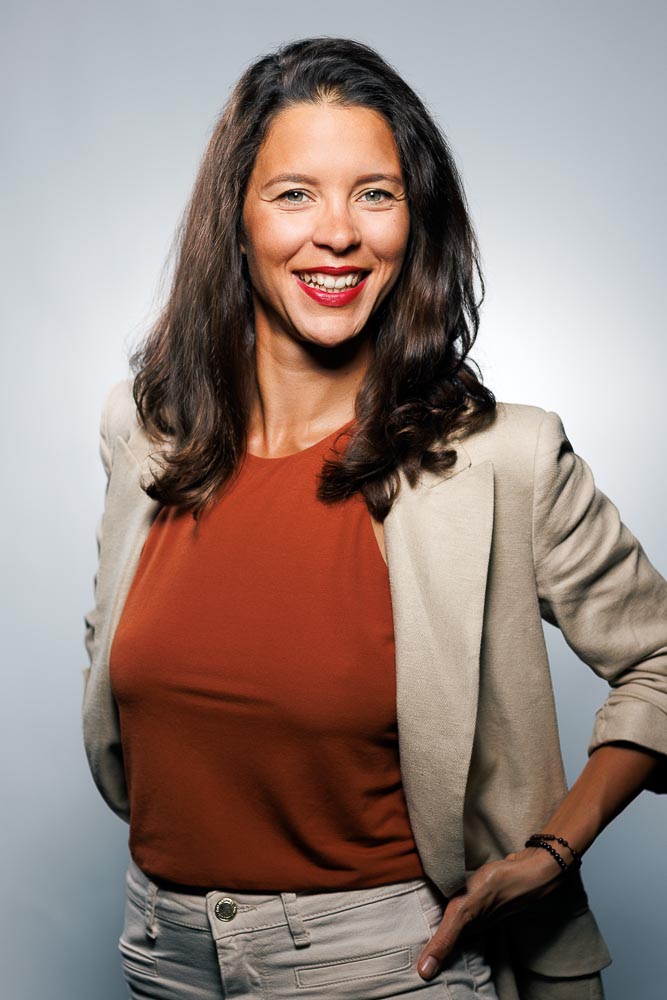 Photo corporate femme – portrait en blazer