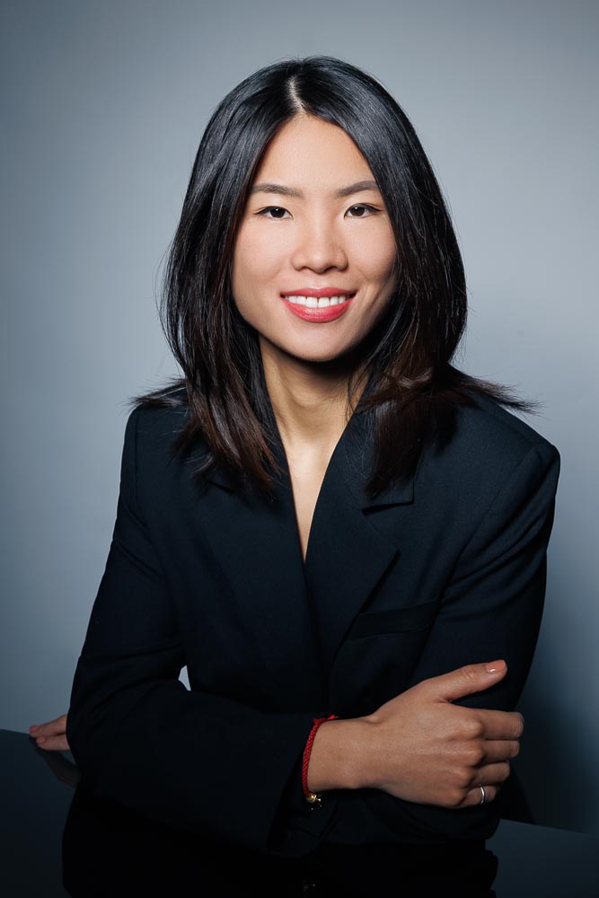 Photo corporate femme – portrait bras croisés