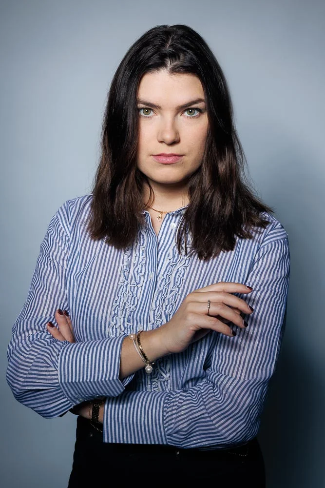 Photo corporate femme – portrait bras croisés