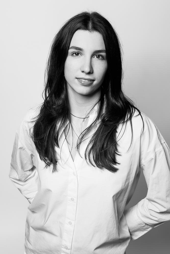 Photo corporate femme – portrait noir et blanc