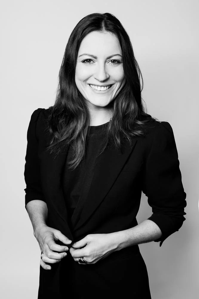 Photo corporate femme – portrait noir et blanc