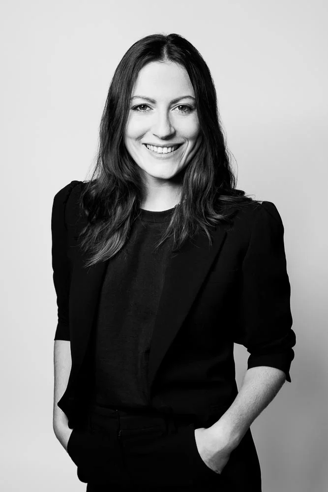 Photo corporate femme – portrait noir et blanc