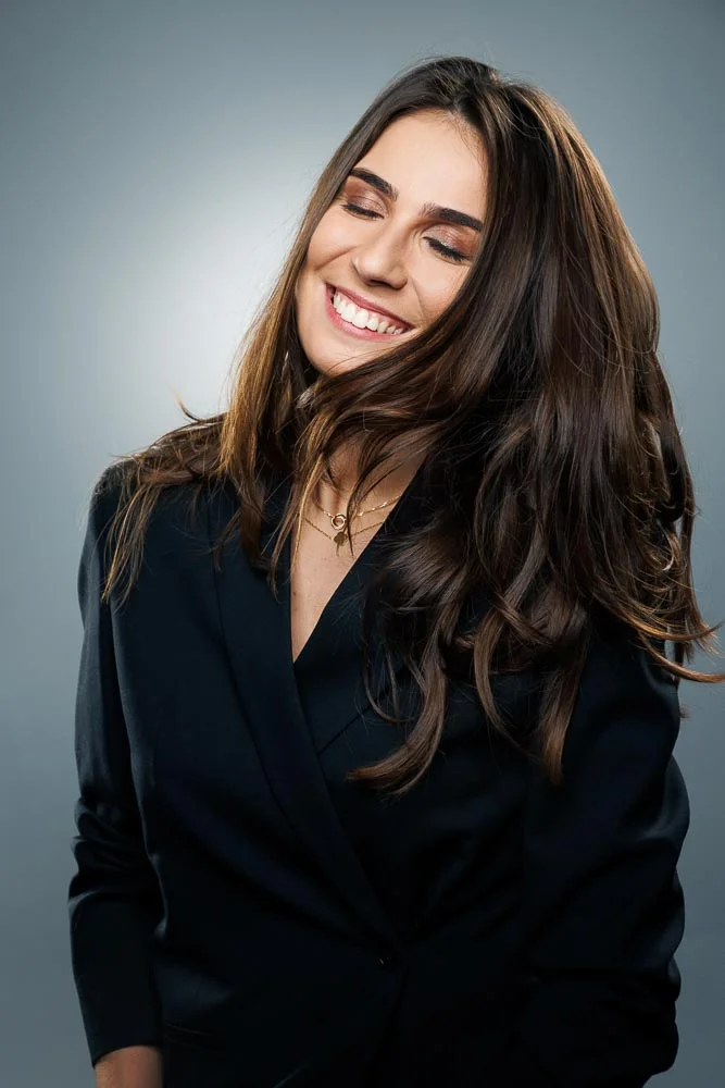 Photo corporate femme – portrait en veste noire