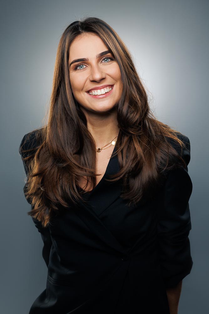 Photo corporate femme – portrait en veste noire