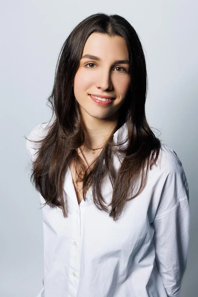 Photo portrait élégant – portrait en chemise blanche