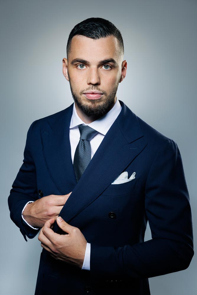 Photo professionnelle CV homme – portrait en costume