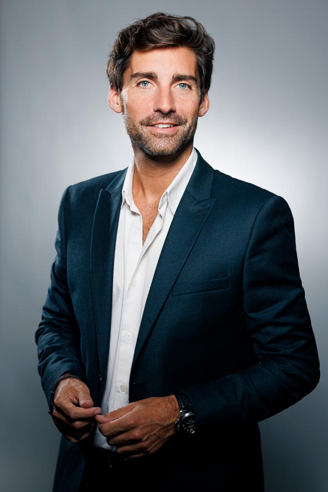 Photo professionnelle CV homme – portrait en chemise blanche