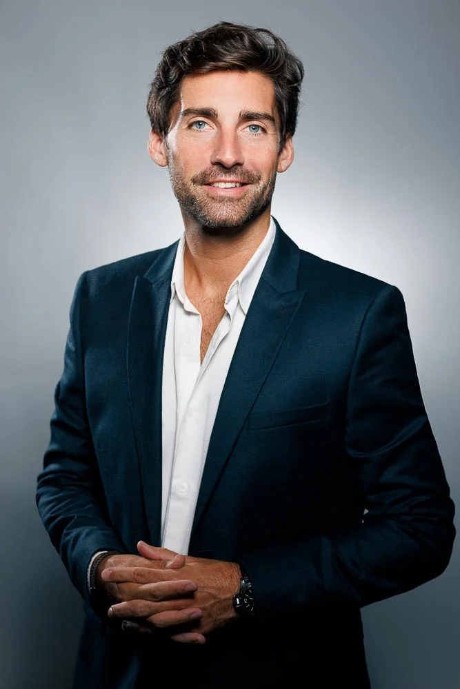 Photo professionnelle CV homme – portrait en chemise blanche