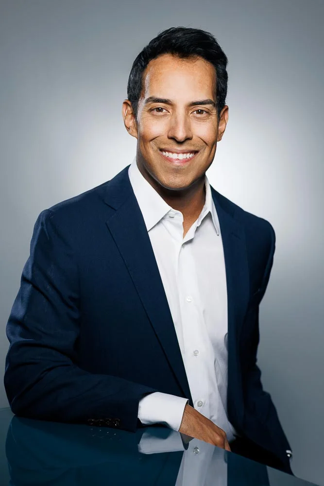 Photo professionnelle CV homme – portrait en chemise blanche