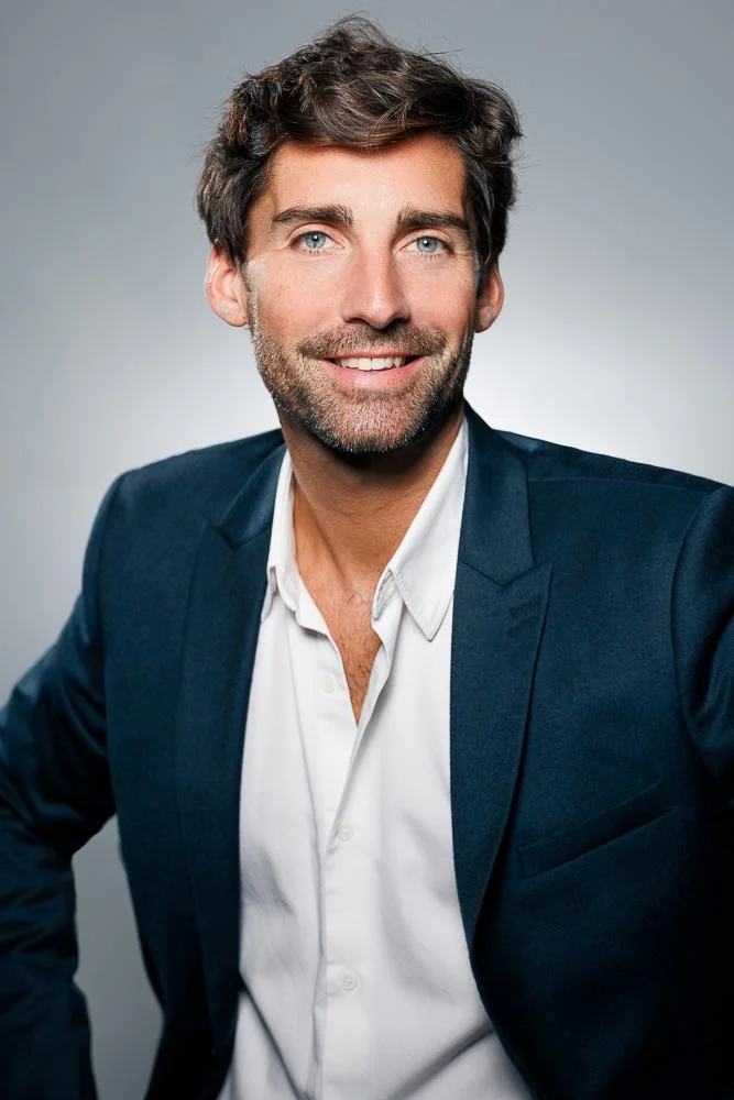 Photo professionnelle CV homme – portrait en chemise blanche
