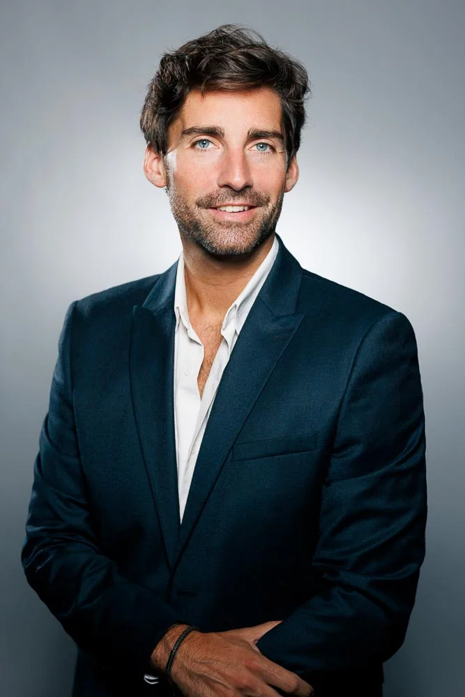Photo professionnelle CV homme – portrait en chemise blanche