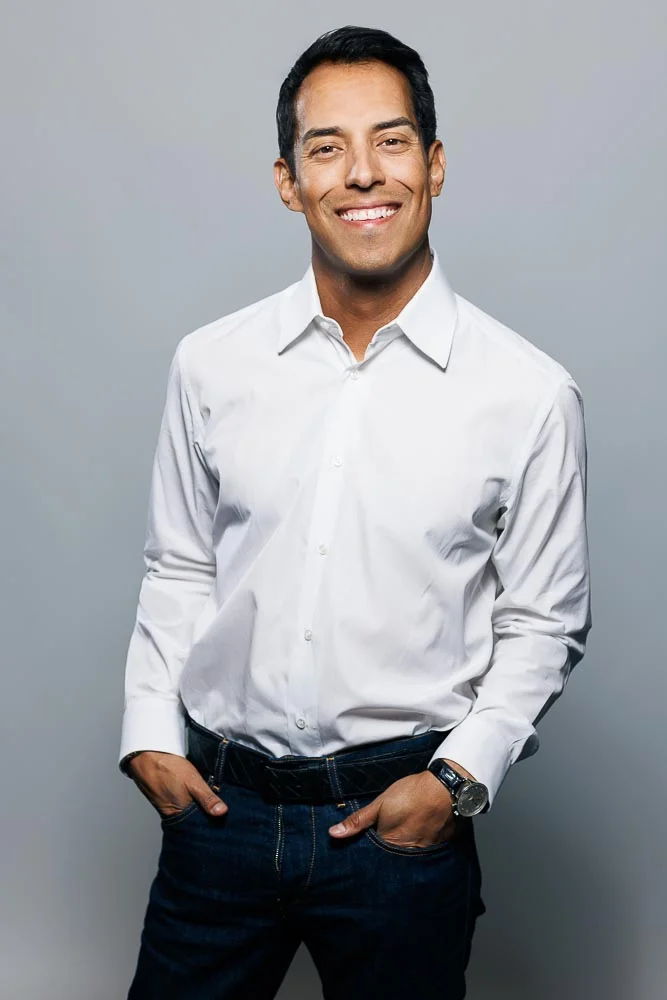 Photo professionnelle CV homme – portrait en chemise blanche