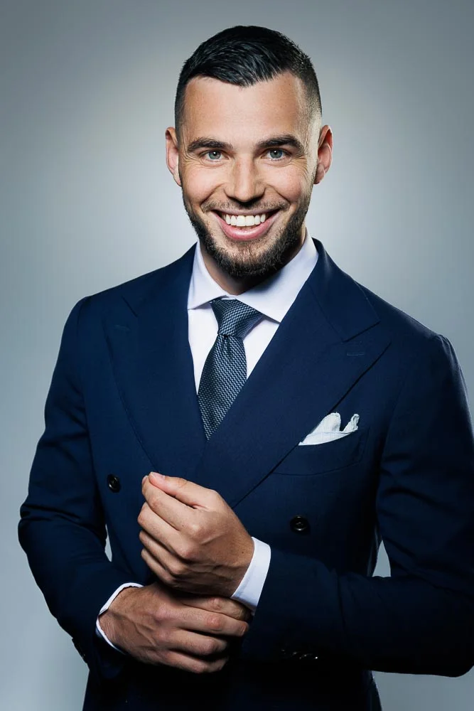 Photo professionnelle CV homme – portrait en costume