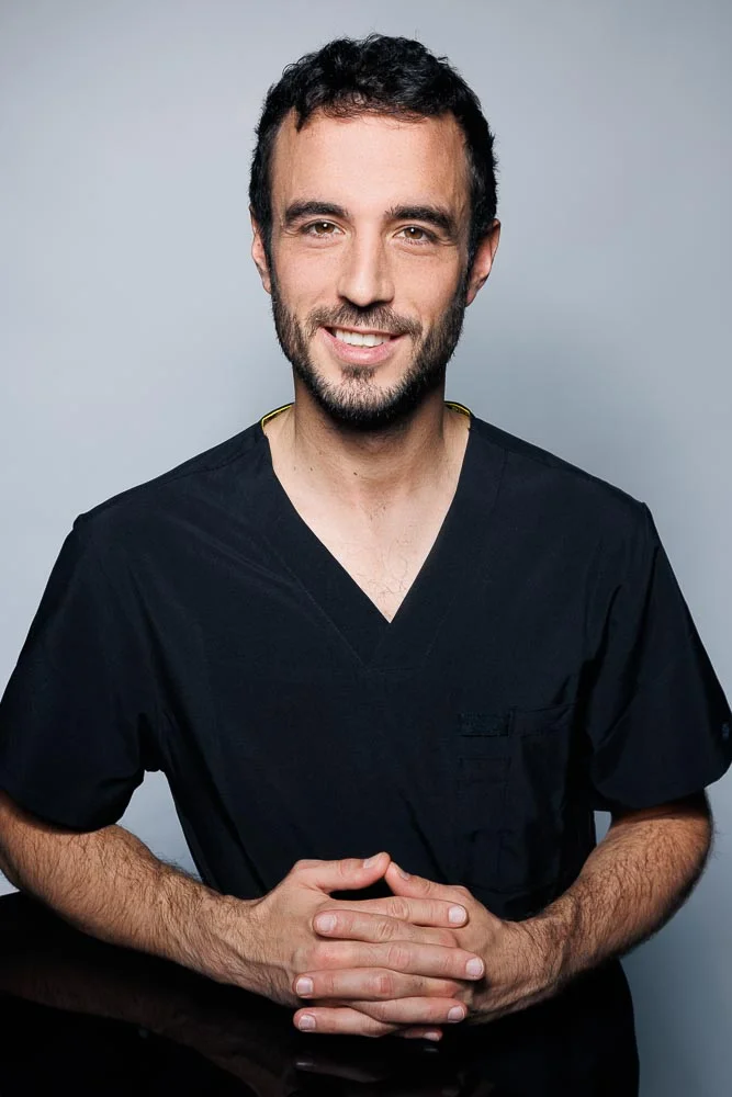 Photo professionnelle CV homme – portrait en tenue sombre