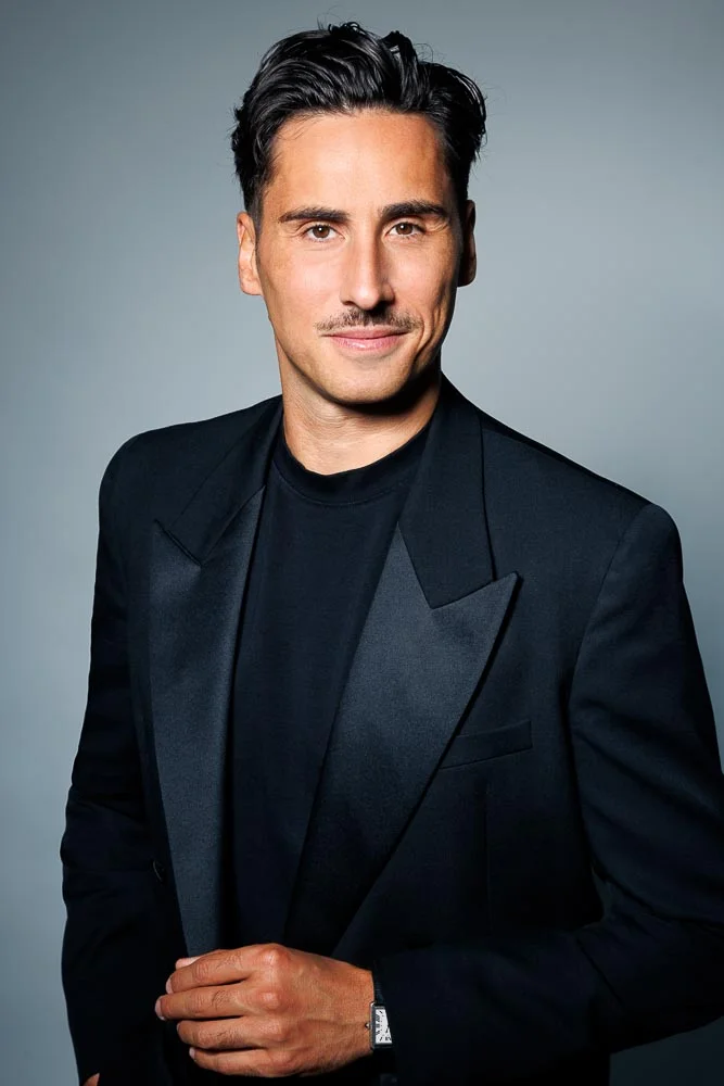 Photo professionnelle CV homme – portrait en veste noire