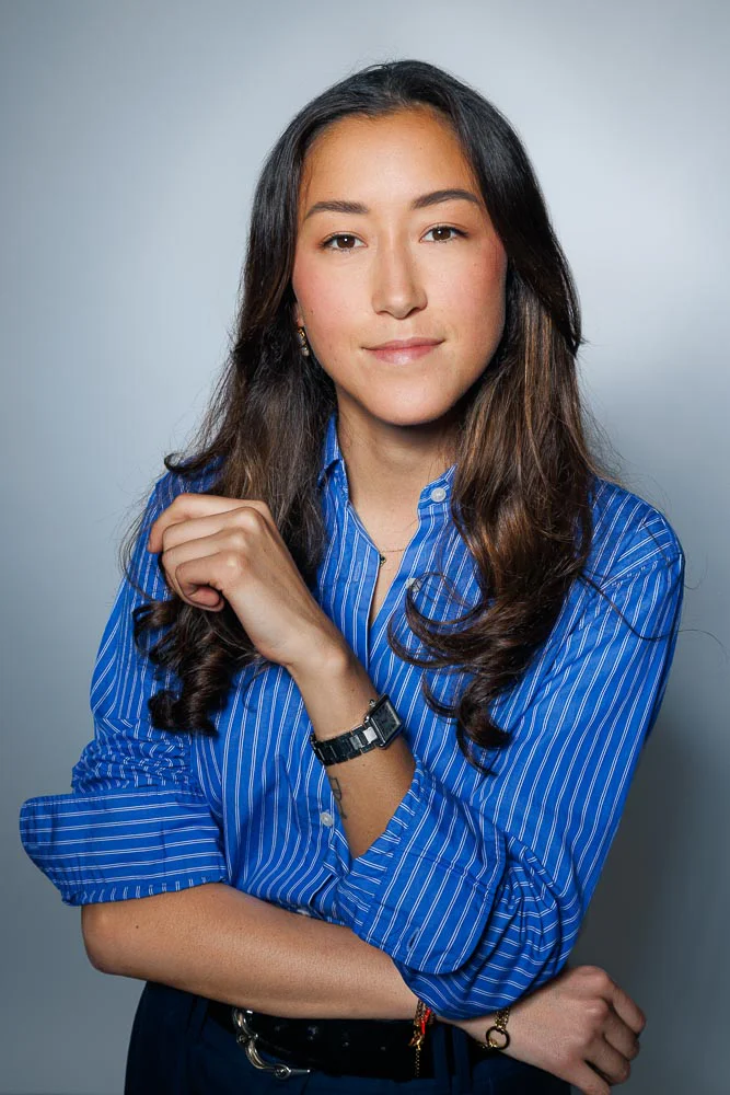 Photo de profil LinkedIn – portrait bras croisés Photo de profil LinkedIn – portrait bras croisés
