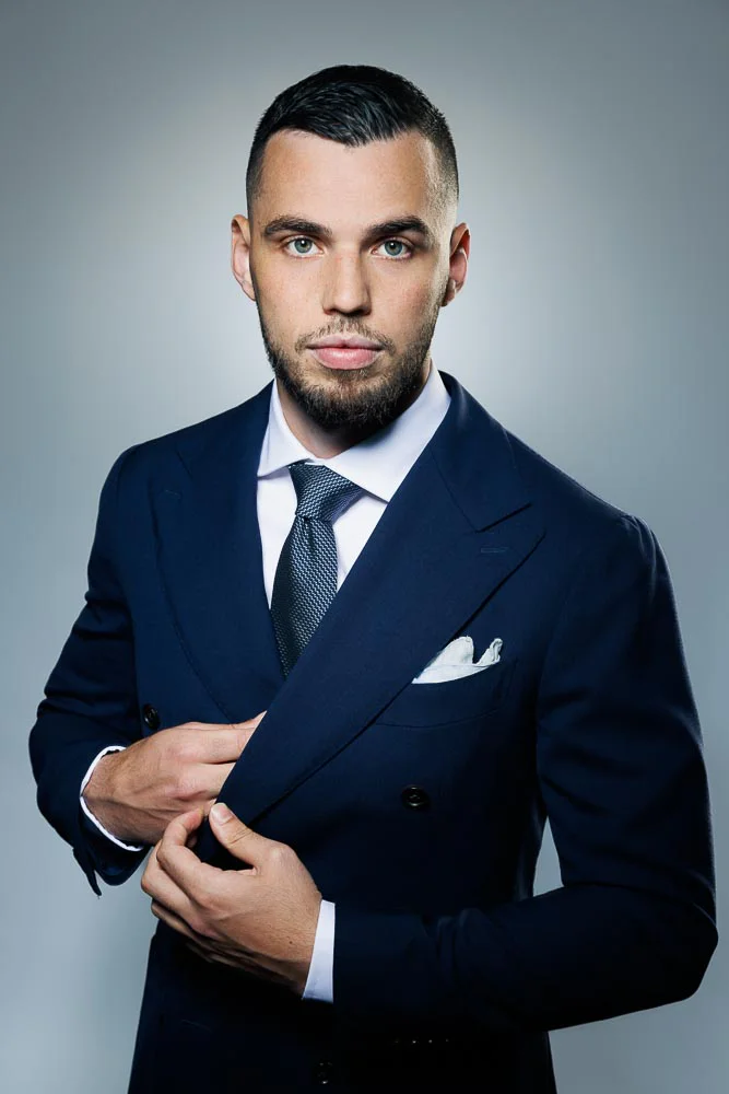 Photo de profil professionnelle – portrait en costume Photo de profil professionnelle – portrait en costume