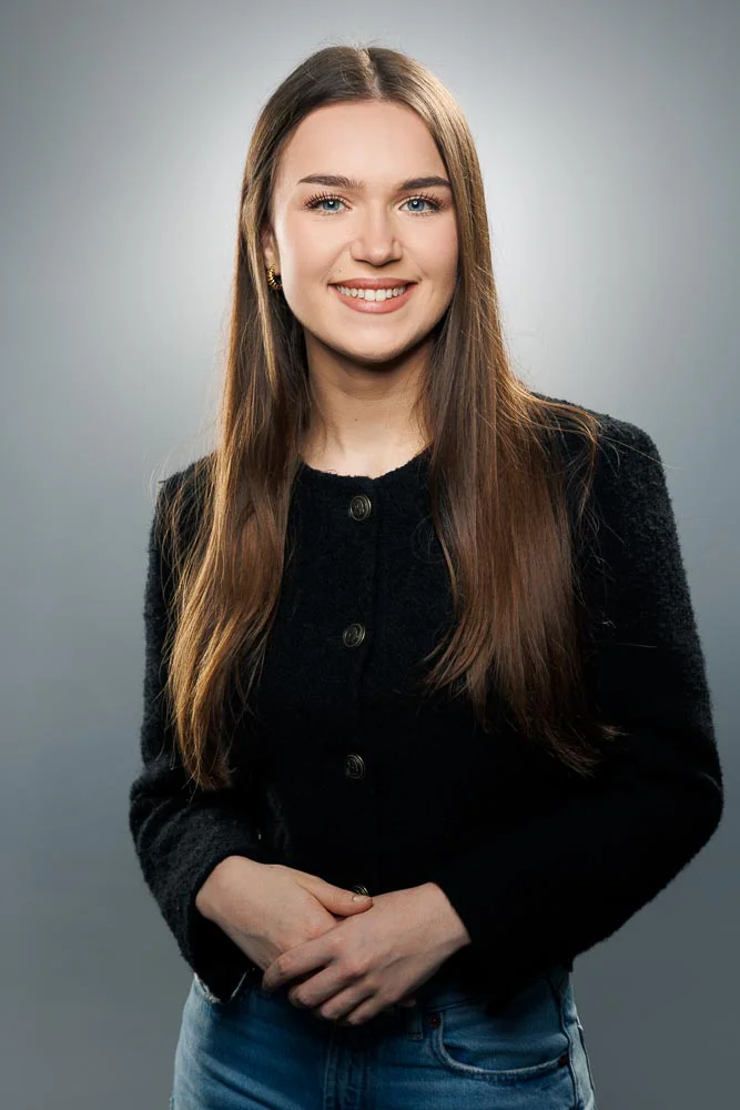 Photo de profil professionnelle – portrait en studio Photo de profil professionnelle – portrait en studio
