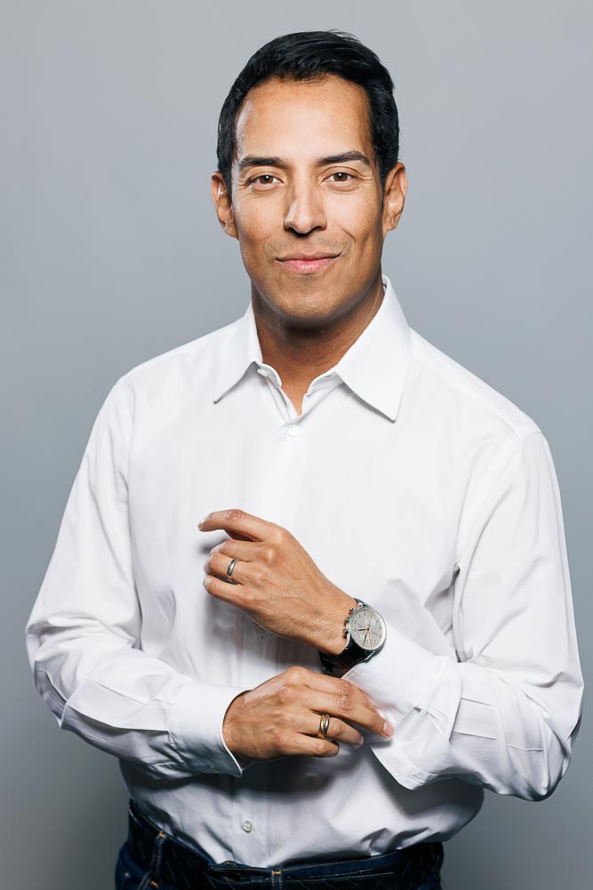 Photographe avocat – portrait en chemise blanche