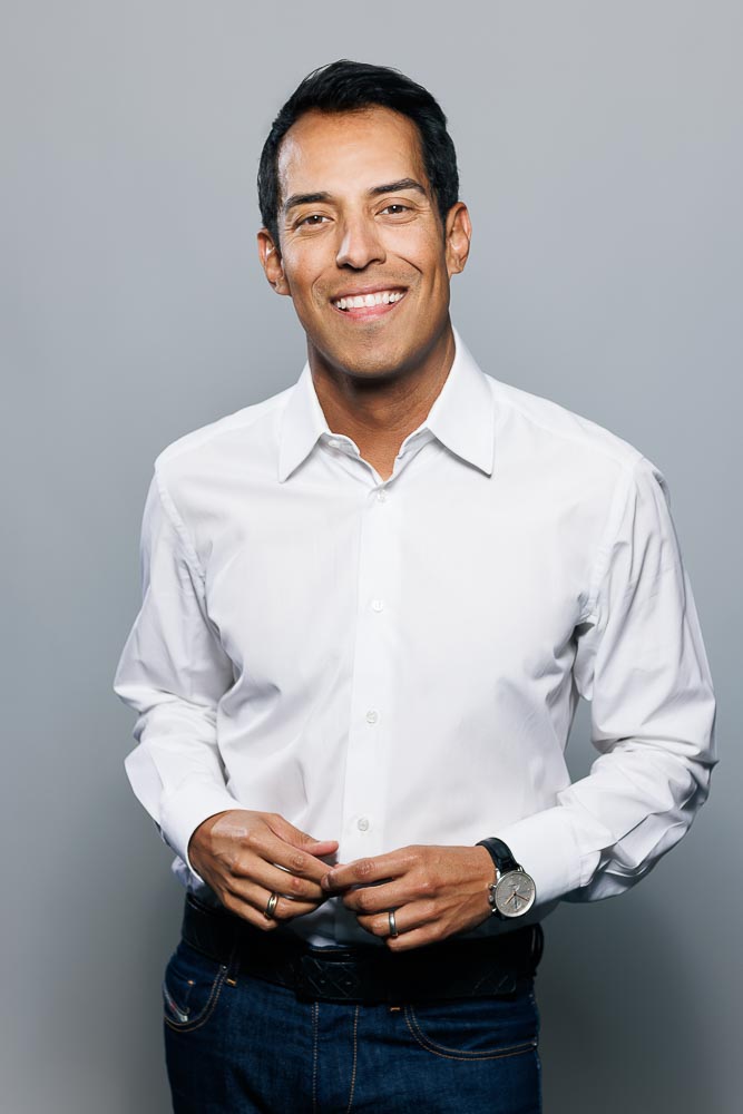 Photographe avocat – portrait en chemise blanche