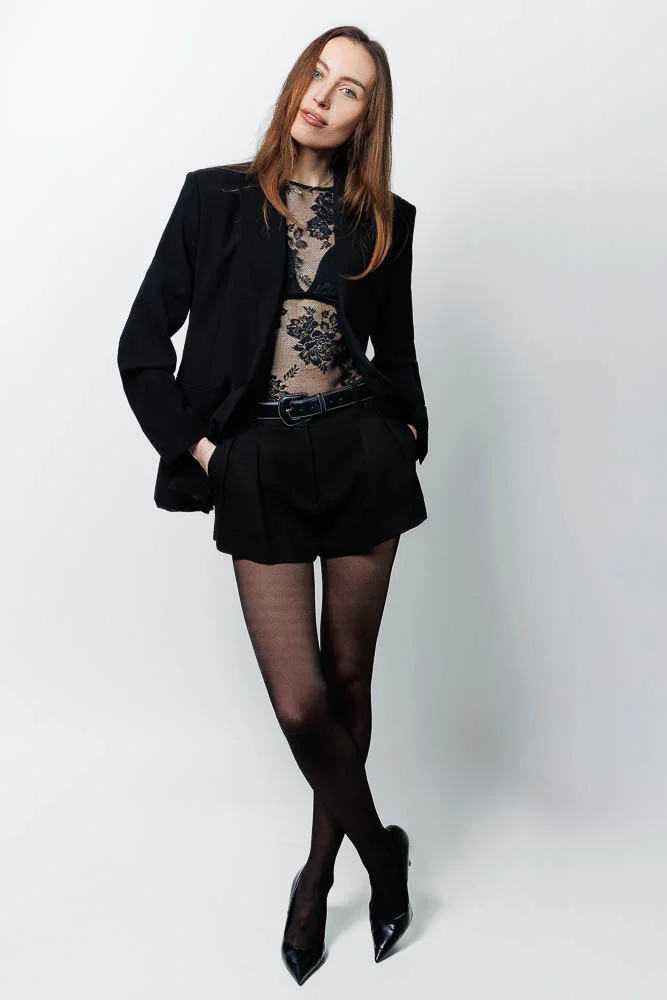 Photographe book agence mannequin – portrait en veste noire Photographe book agence mannequin – portrait en veste noire