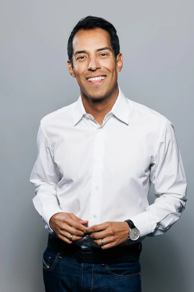 Photographe LinkedIn – portrait en chemise blanche