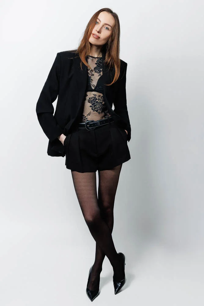 Photographe lookbook studio Paris – portrait en veste noire