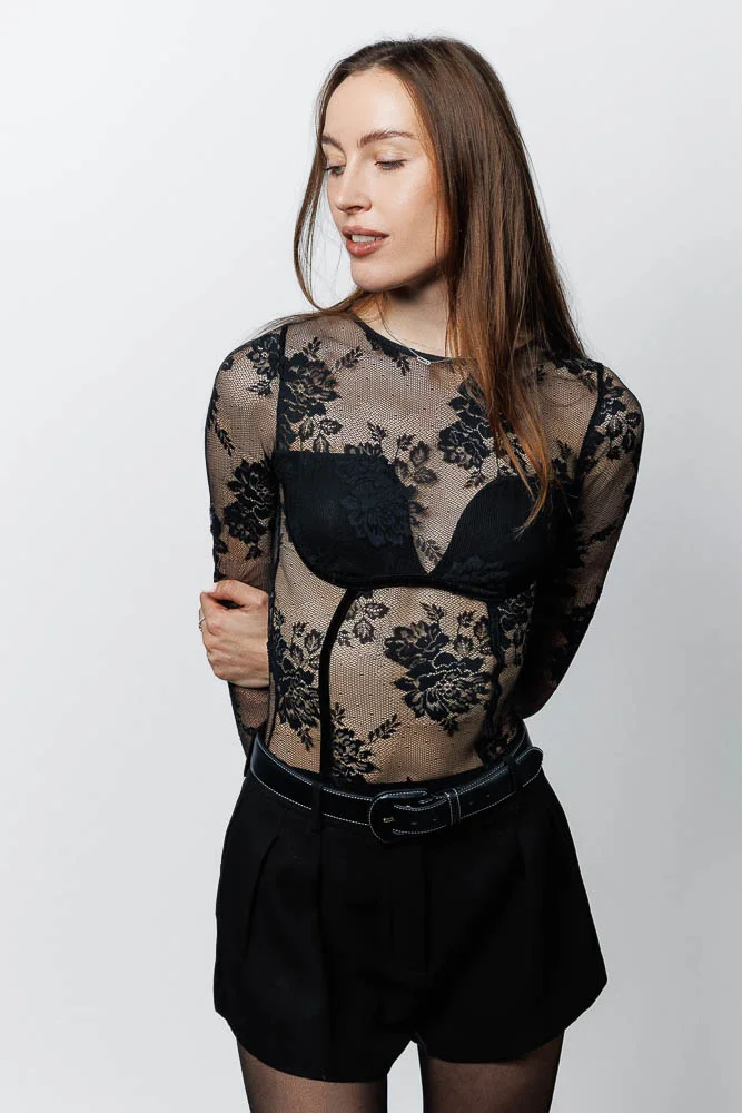 Photographe lookbook studio Paris – portrait en studio