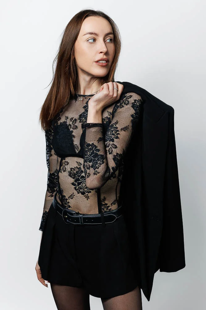 Photographe lookbook studio Paris – portrait en veste noire