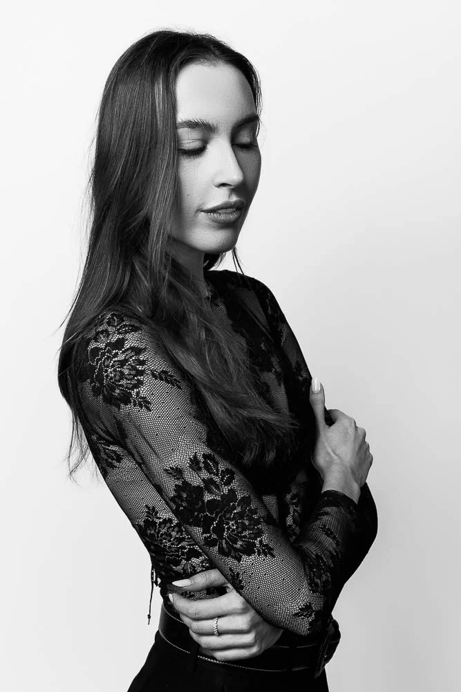Photographe de shooting à Paris – portrait bras croisés