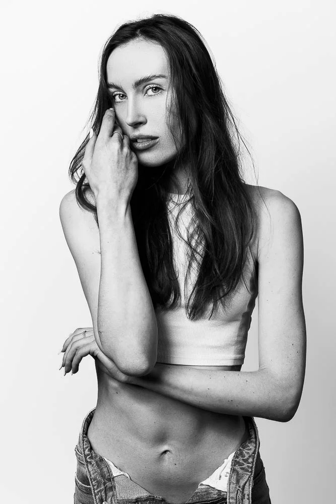 Photographe de shooting à Paris – portrait bras croisés