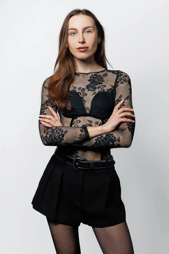 Photographe de shooting à Paris – portrait bras croisés