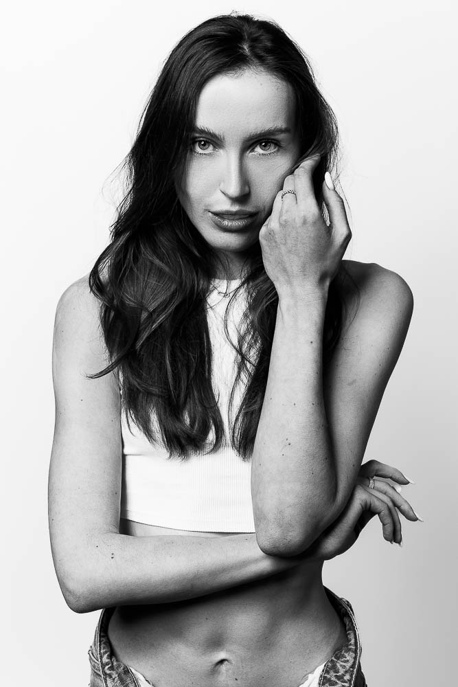Photographe de shooting à Paris – portrait bras croisés