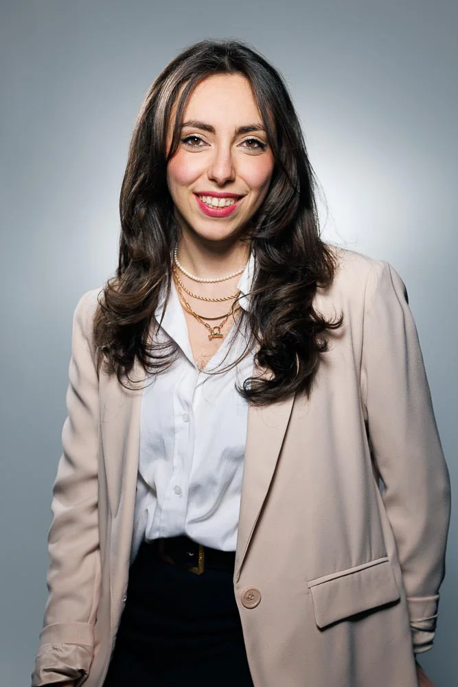 Photographe trombinoscope d’entreprise – portrait en blazer Photographe trombinoscope d’entreprise – portrait en blazer