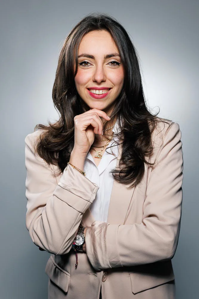 Photographe trombinoscope d’entreprise – portrait en blazer Photographe trombinoscope d’entreprise – portrait en blazer