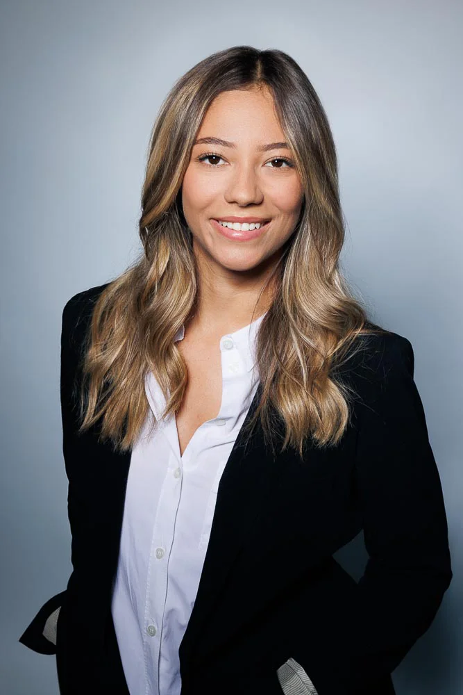 Photographe trombinoscope d’entreprise – portrait en blazer Photographe trombinoscope d’entreprise – portrait en blazer