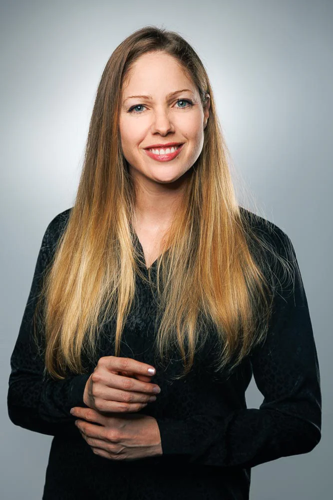 Photographe trombinoscope d’entreprise – portrait en studio Photographe trombinoscope d’entreprise – portrait en studio