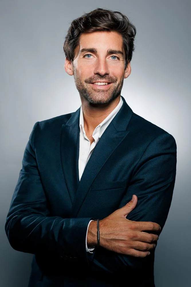 Portrait en entreprise – portrait en chemise blanche