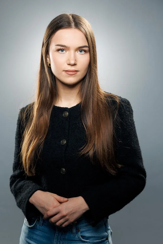 Shooting photo femme Paris – portrait en studio