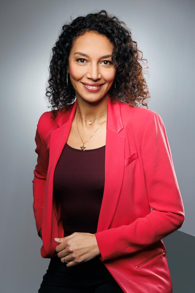 Shooting photo femme Paris – portrait en studio