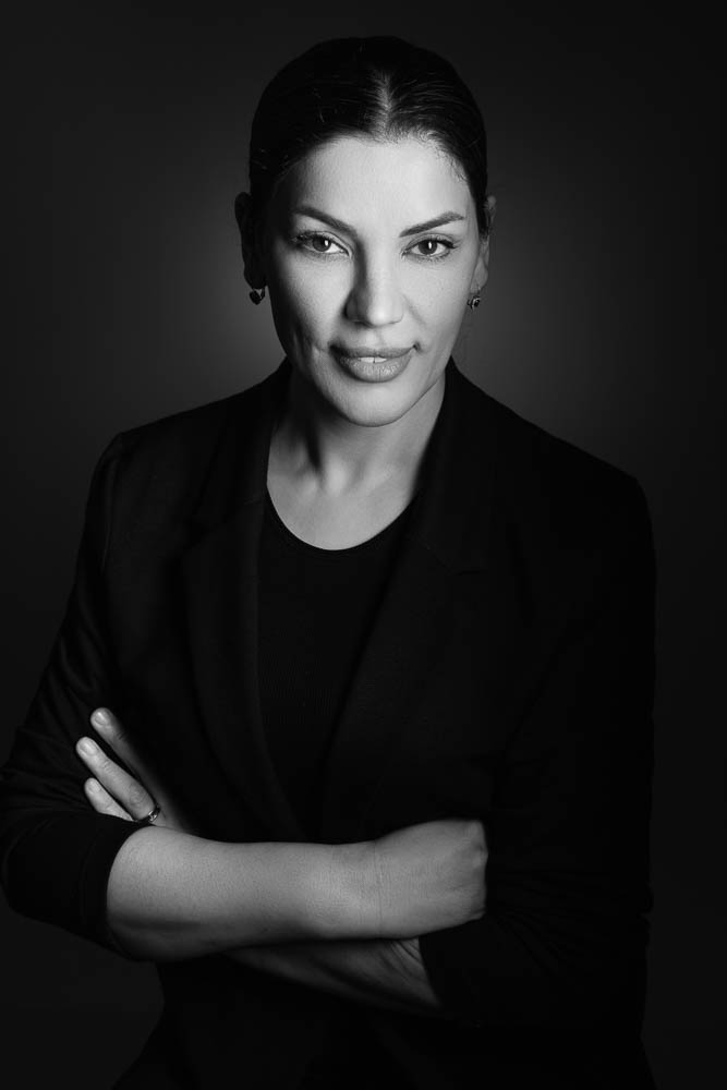 Photo corporate femme – portrait bras croisés
