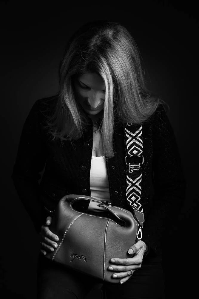 Photo corporate femme – portrait noir et blanc