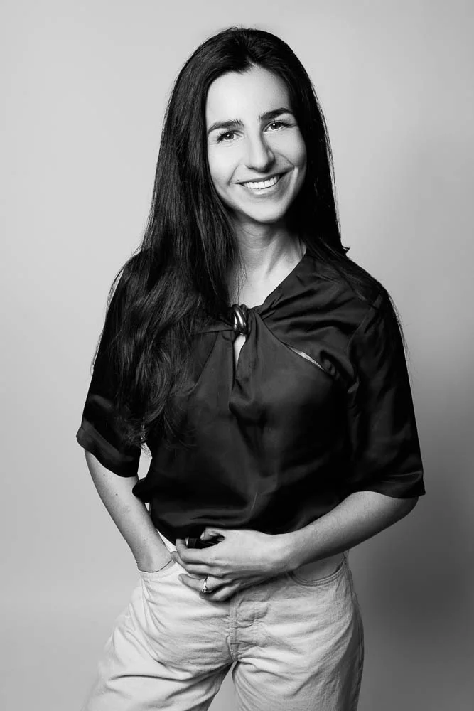Photo corporate femme – portrait noir et blanc