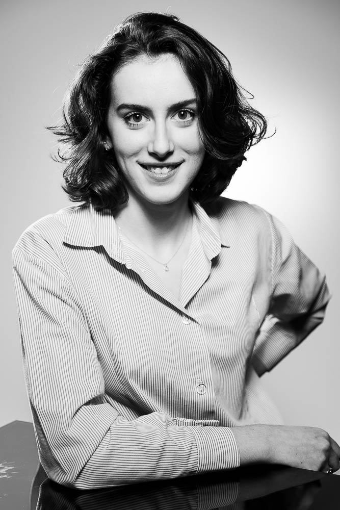 Photo corporate femme – portrait noir et blanc