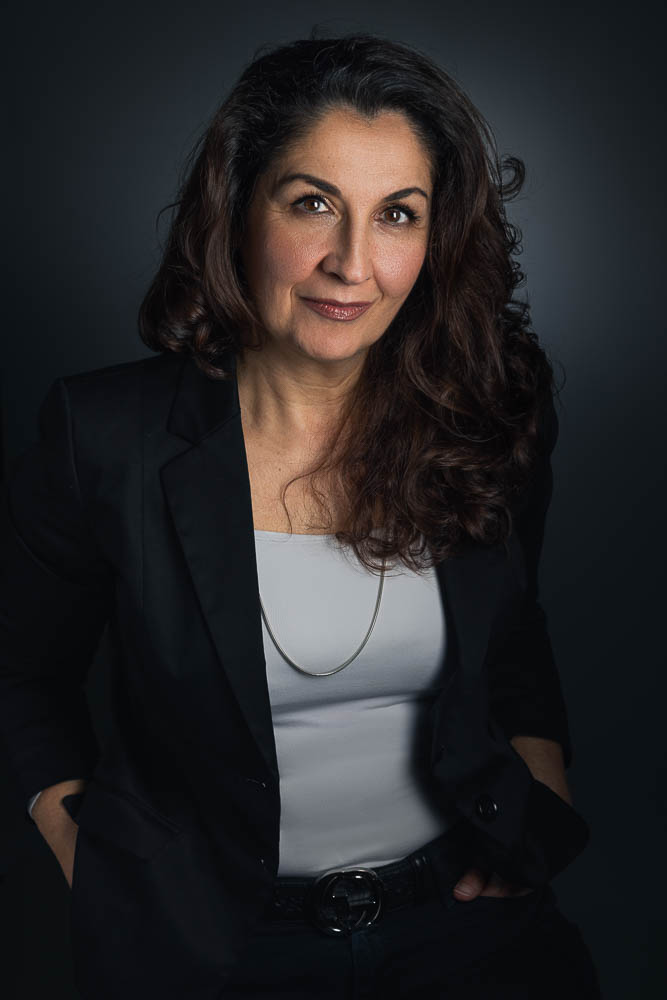 Photo corporate femme – portrait en veste noire