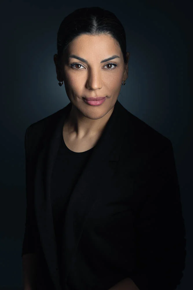 Photo corporate femme – portrait en veste noire