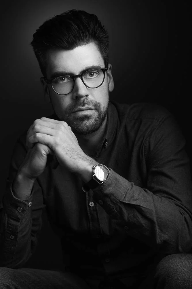 Photo professionnelle CV homme – portrait avec lunettes