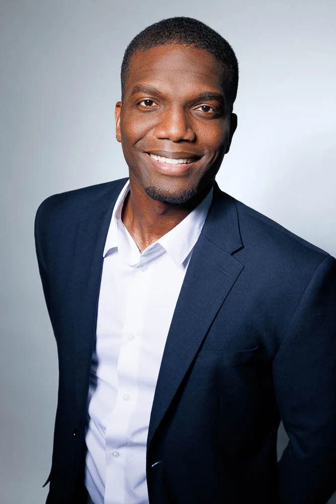 Photo professionnelle CV homme – portrait en chemise blanche