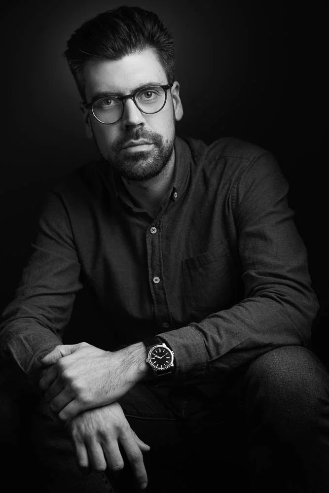 Photo professionnelle CV homme – portrait avec lunettes