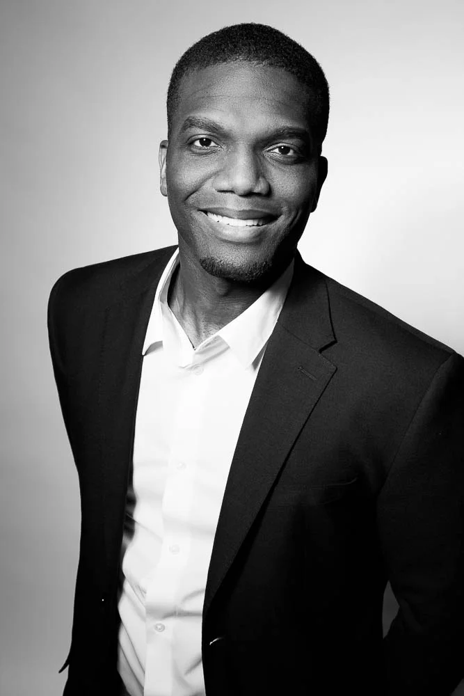 Photographe avocat – portrait en chemise blanche